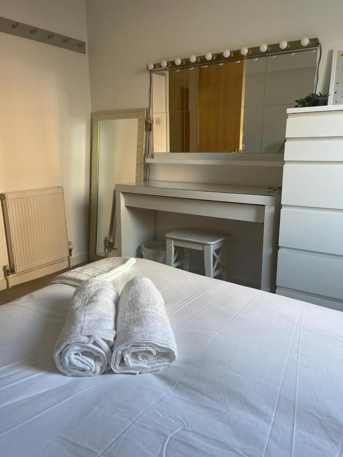 Pass The Keys Lovely 2Bedroom Flat With Balcony Edinburg Exteriör bild
