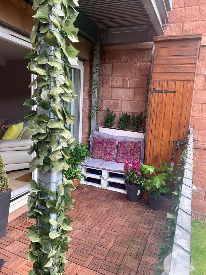 Pass The Keys Lovely 2Bedroom Flat With Balcony Edinburg Exteriör bild