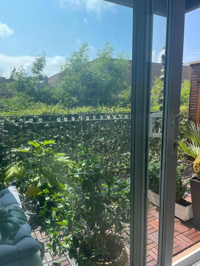 Pass The Keys Lovely 2Bedroom Flat With Balcony Edinburg Exteriör bild